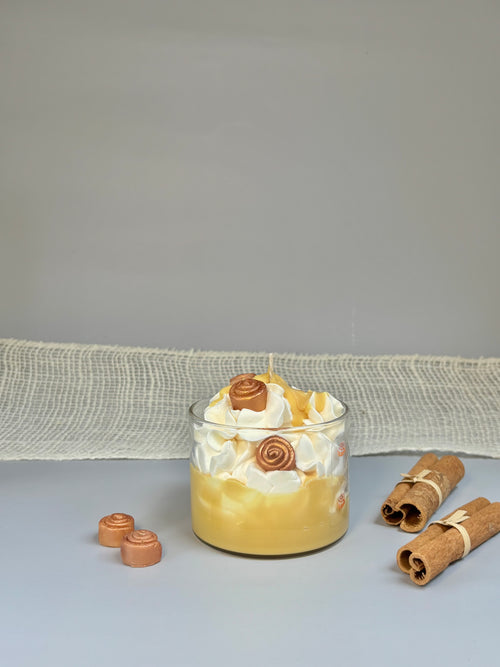 Cinnamon rolls Candle