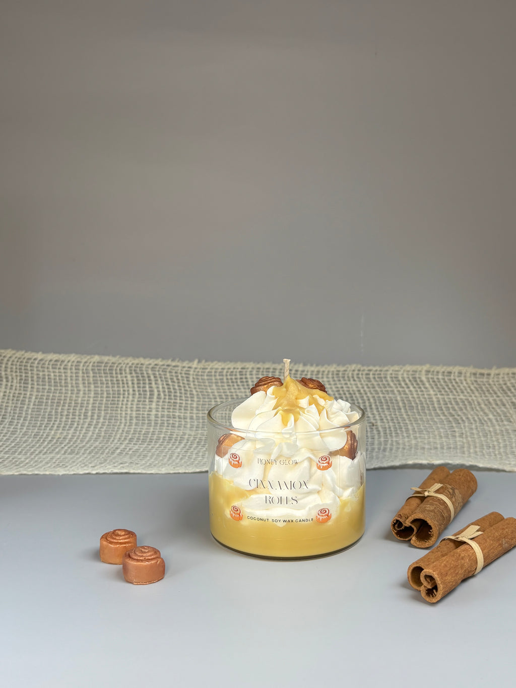 Cinnamon rolls Candle