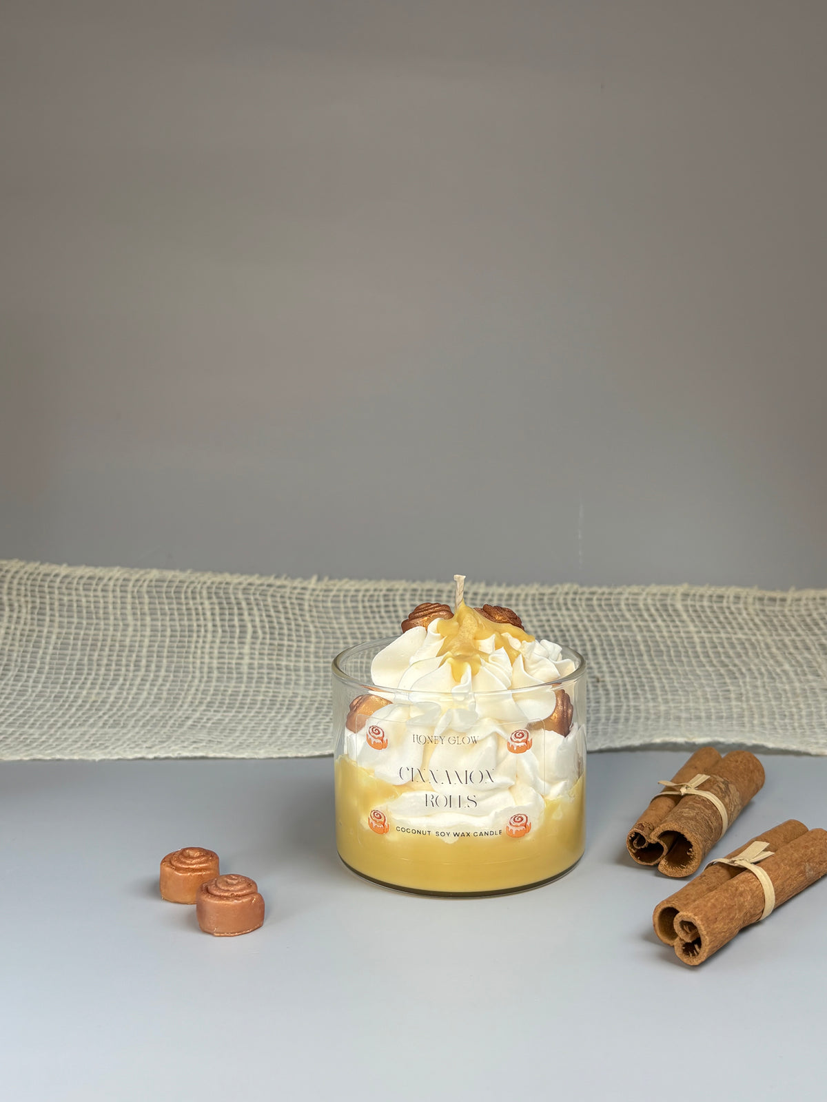 Cinnamon rolls Candle